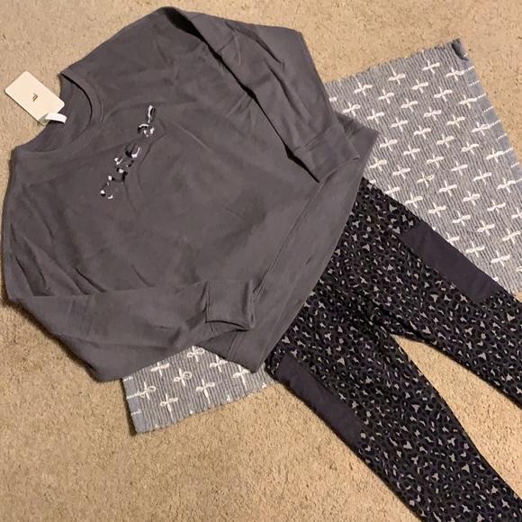 Fabletics Crop Sweatshirt and Powerhold Capris - Picture 3 of 7